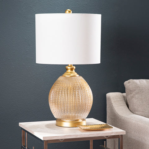 Image of Table lamp w/ shade Image 1