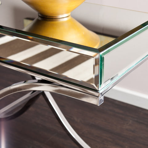 Image of Beveled mirrors create alluring tabletop design Image 2